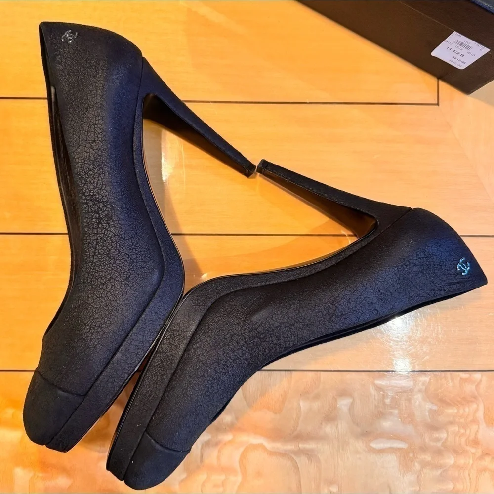CHANEL CC interlocking black suede leather textured pumps heels sz 41.5 w box